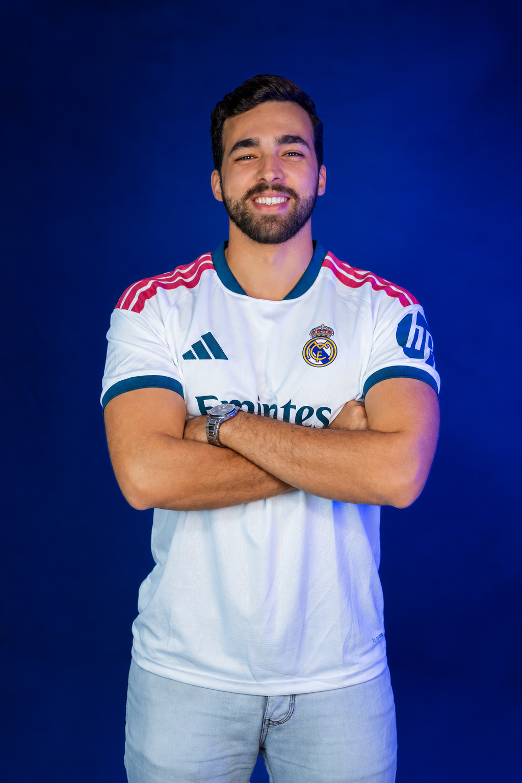 Dono da FAST FUT com camisa do Real Madrid